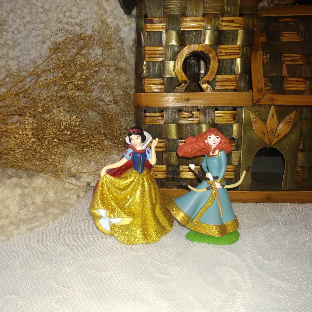 Disney Princess Figurines with Castle